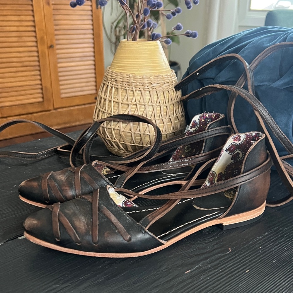 Freebird By Steven Eryn Distressed Black/Brown  Lace Up Ballet Leather Flats 9 - Picture 6 of 14